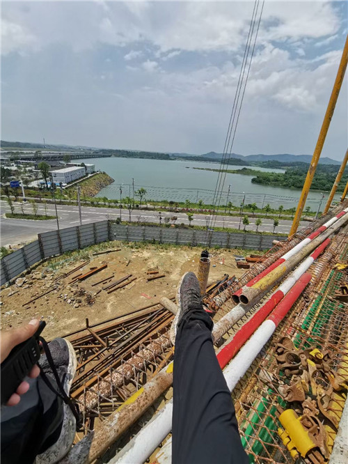 静宁县作业中发生设备损坏或人员意外，责任怎么划分？